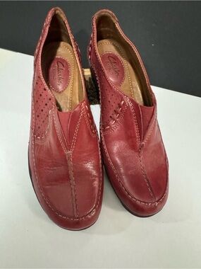 Clarks Women’s Red/Burgundy Leather Slip-On Loafers